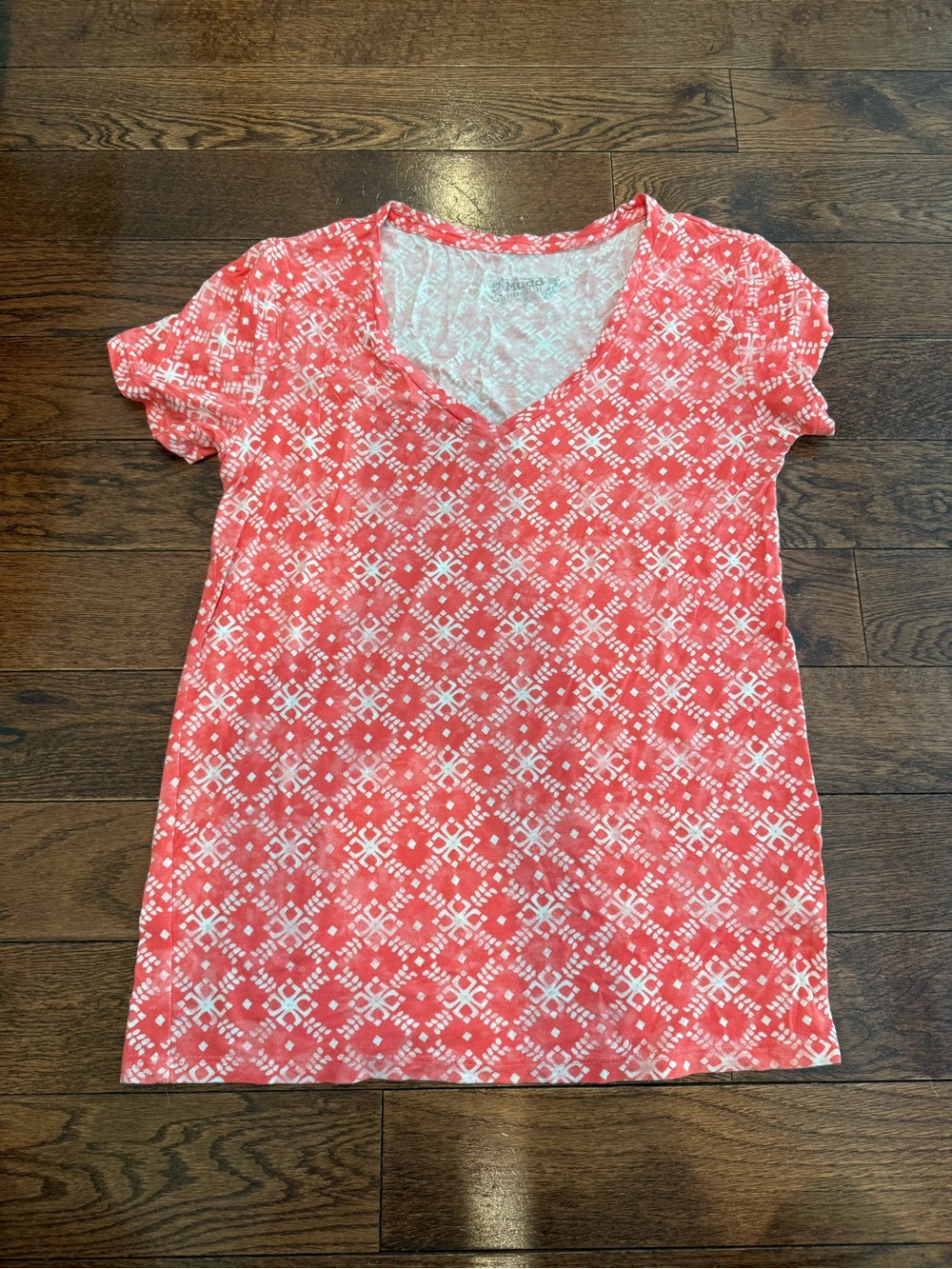 Mudd Coral and White V-Neck Short Sleeve Top